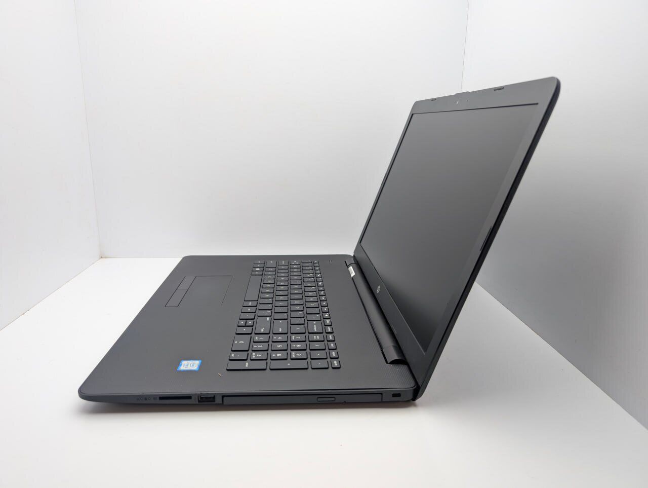 Ноутбук HP Pavilion 17-bs0xx / 17.3" (1600x900) TN / Intel Core i3-6006U (2 (4) ядра по 2.0 GHz) / 4 GB DDR3 / 240 GB SSD / Intel HD Graphics 520 / WebCam / HDMI - Зображення 6