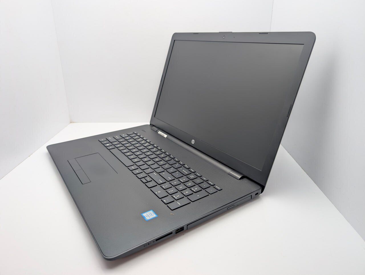 Ноутбук HP Pavilion 17-bs0xx / 17.3" (1600x900) TN / Intel Core i3-6006U (2 (4) ядра по 2.0 GHz) / 4 GB DDR3 / 240 GB SSD / Intel HD Graphics 520 / WebCam / HDMI - Зображення 4