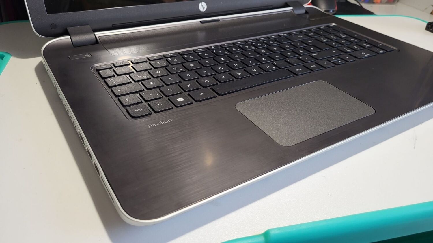 Ноутбук Б-клас HP Pavilion 17 / 17.3" (1600x900) TN / AMD A4-6210 (4 ядра по 1.8 GHz) / 8 GB DDR3 / 120 GB SSD / AMD Radeon R3 Graphics / WebCam / АКБ відсутня - Зображення 6