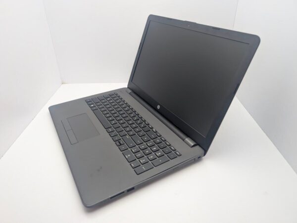 Ноутбук HP Pavilion 255 G6 / 15.6" (1366x768) TN / AMD E2-9000e (2 ядра по 1.5 - 2.0 GHz) / 4 GB DDR4 / 256 GB SSD / AMD Radeon R2 Graphics / WebCam - Зображення 4