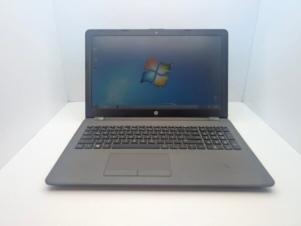 Ноутбук HP Pavilion 255 G6 / 15.6" (1366x768) TN / AMD E2-9000e (2 ядра по 1.5 - 2.0 GHz) / 4 GB DDR4 / 256 GB SSD / AMD Radeon R2 Graphics / WebCam - Зображення 2
