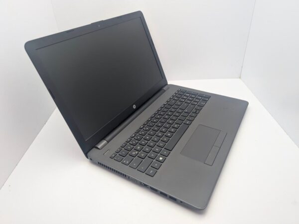 Ноутбук HP Pavilion 255 G6 / 15.6" (1366x768) TN / AMD E2-9000e (2 ядра по 1.5 - 2.0 GHz) / 4 GB DDR4 / 256 GB SSD / AMD Radeon R2 Graphics / WebCam - Зображення 3