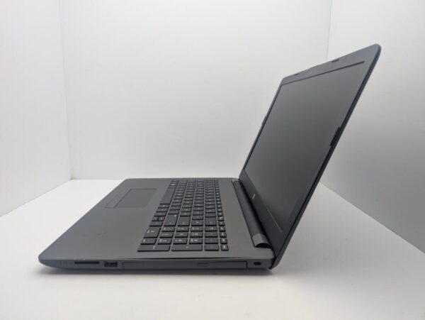 Ноутбук HP Pavilion 255 G6 / 15.6" (1366x768) TN / AMD E2-9000e (2 ядра по 1.5 - 2.0 GHz) / 4 GB DDR4 / 256 GB SSD / AMD Radeon R2 Graphics / WebCam - Зображення 6