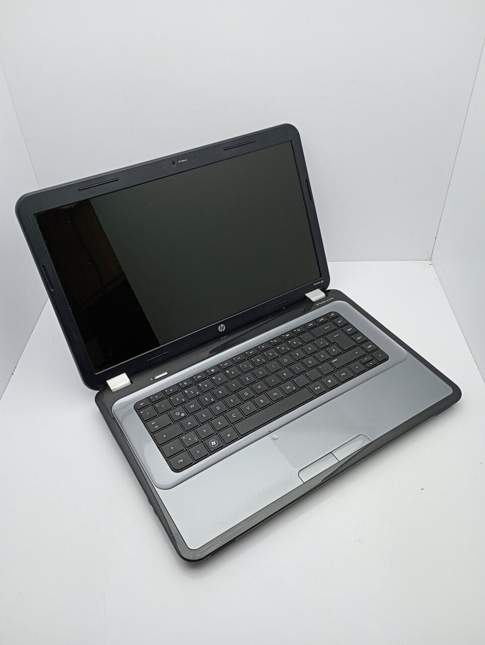 Ноутбук HP Pavilion g6-1000 / 15.6" (1366x768) TN / AMD A4-3300M (2 ядра по 1.9 - 2.5 GHz) / 6 GB DDR3 / 320 GB HDD / AMD Radeon HD 6480G / WebCam - Зображення 3