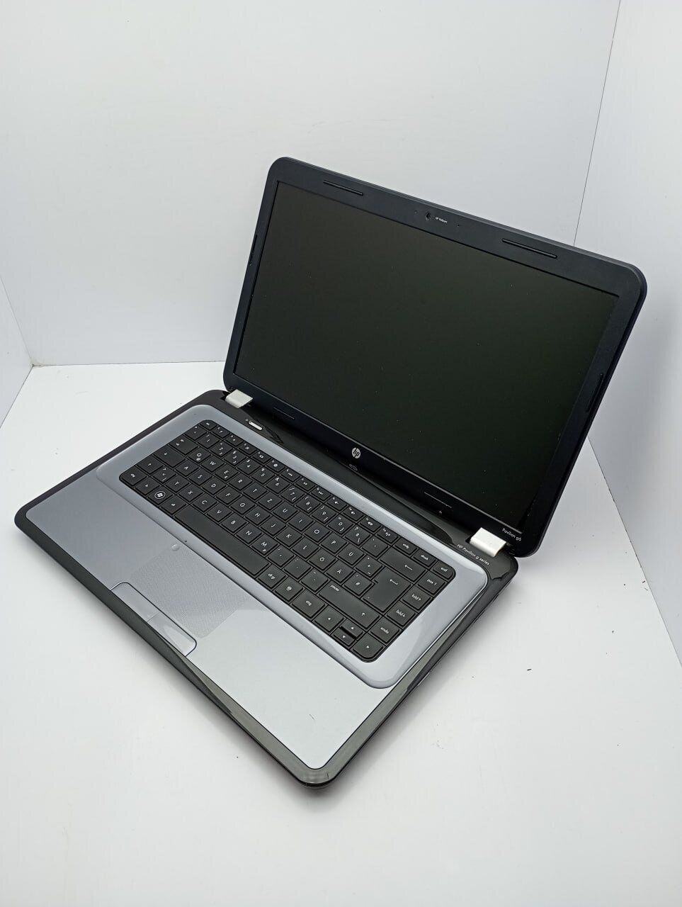 Ноутбук HP Pavilion g6-1000 / 15.6" (1366x768) TN / AMD A4-3300M (2 ядра по 1.9 - 2.5 GHz) / 6 GB DDR3 / 320 GB HDD / AMD Radeon HD 6480G / WebCam - Зображення 4