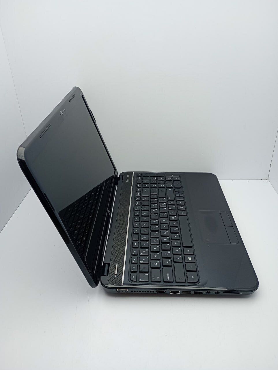 Ноутбук HP Pavilion g6-2000 / 15.6" (1366x768) TN / AMD A6-4400M (2 ядра по 2.7 - 3.2 GHz) / 6 GB DDR3 / 500 GB HDD / AMD Radeon HD 7520G / WebCam - Зображення 5
