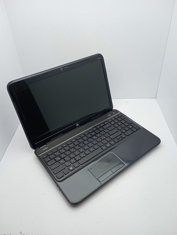 Ноутбук HP Pavilion g6-2000 / 15.6" (1366x768) TN / AMD A6-4400M (2 ядра по 2.7 - 3.2 GHz) / 6 GB DDR3 / 500 GB HDD / AMD Radeon HD 7520G / WebCam - Зображення 3