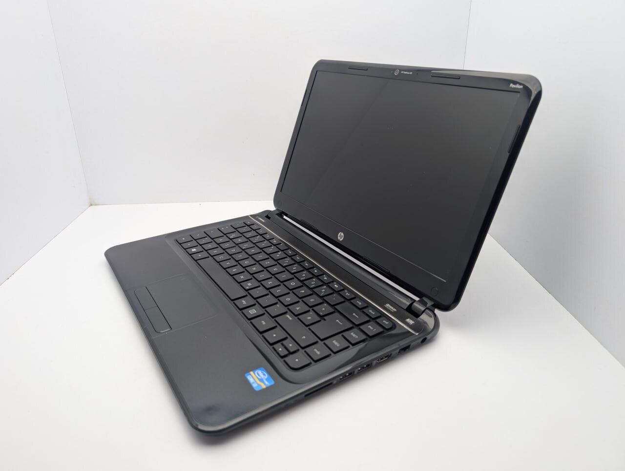 Ноутбук HP Pavilion SleekBook 14 / 14" (1366x768) TN / Intel Core i3-3217U (2 (4) ядра по 1.8 GHz) / 6 GB DDR3 / 240 GB SSD / Intel HD Graphics 4000 / WebCam - Зображення 4
