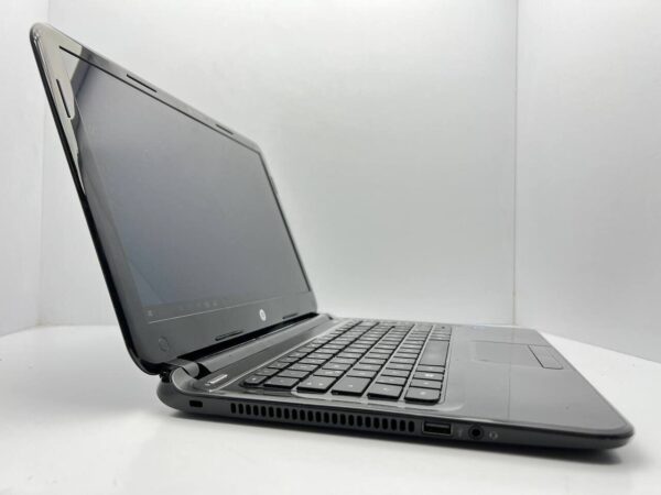 Ноутбук HP Pavilion SleekBook 15PC / 14" (1366x768) TN / Intel Core i3-3217U (2 (4) ядра по 1.8 GHz) / 4 GB DDR3 / 240 GB SSD / Intel HD Graphics 4000 / WebCam - Зображення 2