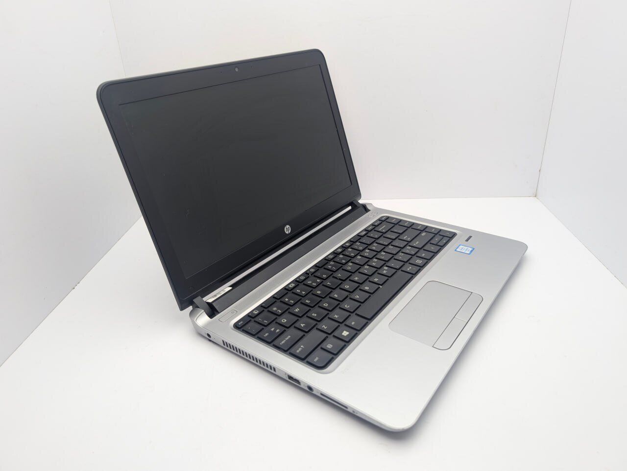 Ноутбук HP ProBook 430 G3 / 13.3" (1366x768) TN / Intel Core i5-6200U (2 (4) ядра по 2.3 - 2.8 GHz) / 4 GB DDR4 / 128 GB SSD / Intel HD Graphics 520 / WebCam / HDMI - Зображення 3