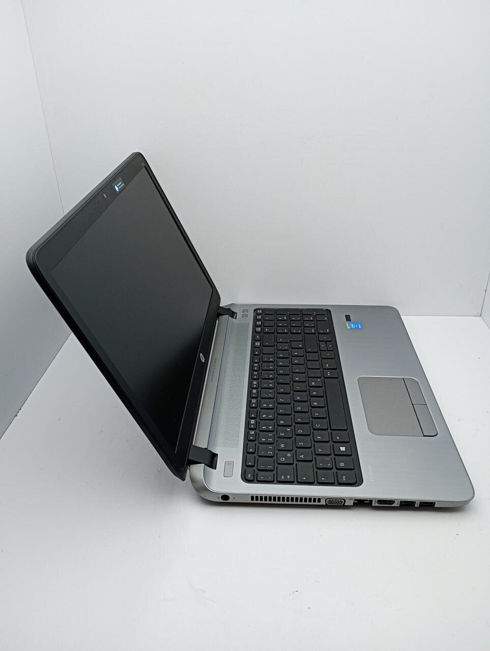 Ноутбук HP ProBook 450 G2 / 15.6" (1366x768) TN / Intel Core i5-4210U (2 (4) ядра по 1.7 - 2.7 GHz) / 6 GB DDR3 / 240 GB SSD / Intel HD Graphics 4400 / WebCam - Зображення 3