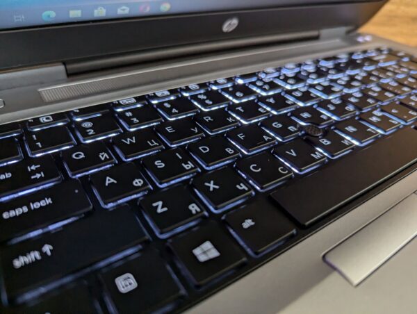 Ноутбук HP ProBook 640 G2 / 14" (1366x768) TN / Intel Core i5-6300U (2 (4) ядра по 2.4 - 3.0 GHz) / 8 GB DDR4 / 256 GB SSD / Intel HD Graphics 520 / WebCam / Fingerprint / Windows 10 - Зображення 6