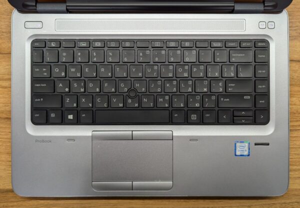 Ноутбук HP ProBook 640 G2 / 14" (1366x768) TN / Intel Core i5-6300U (2 (4) ядра по 2.4 - 3.0 GHz) / 8 GB DDR4 / 256 GB SSD / Intel HD Graphics 520 / WebCam / Fingerprint / Windows 10 - Зображення 3