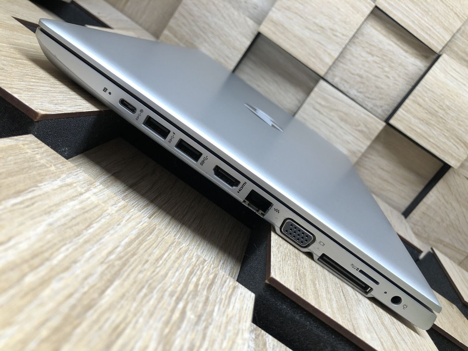 Ноутбук HP Probook 640 G4 / 14" (1366x768) TN / Intel Core i5-7300U (2 (4) ядра по 2.6 - 3.5 GHz) / 8 GB DDR4 / 250 GB SSD / Intel HD Graphics 620 / WebCam / Fingerprint / HDMI - Зображення 6