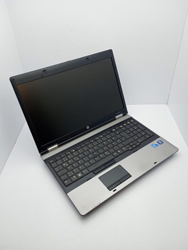 Ноутбук HP ProBook 6550b / 15.6" (1366x768) TN / Intel Core i3-370M (2 (4) ядра по 2.4 GHz) / 6 GB DDR3 / 320 GB HDD / Intel HD Graphics / WebCam / АКБ не тримає - Зображення 3