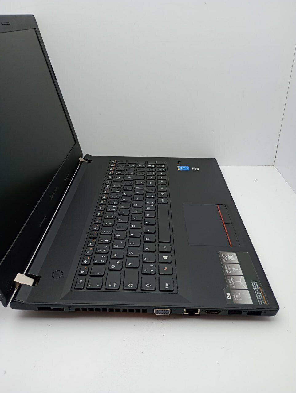 Ноутбук Lenovo E50-80 / 15.6" (1366x768) TN / Intel Core i3-5005U (2 (4) ядра по 2.0 GHz) / 6 GB DDR3 / 500 GB HDD / Intel HD Graphics 5500 / WebCam - Зображення 7
