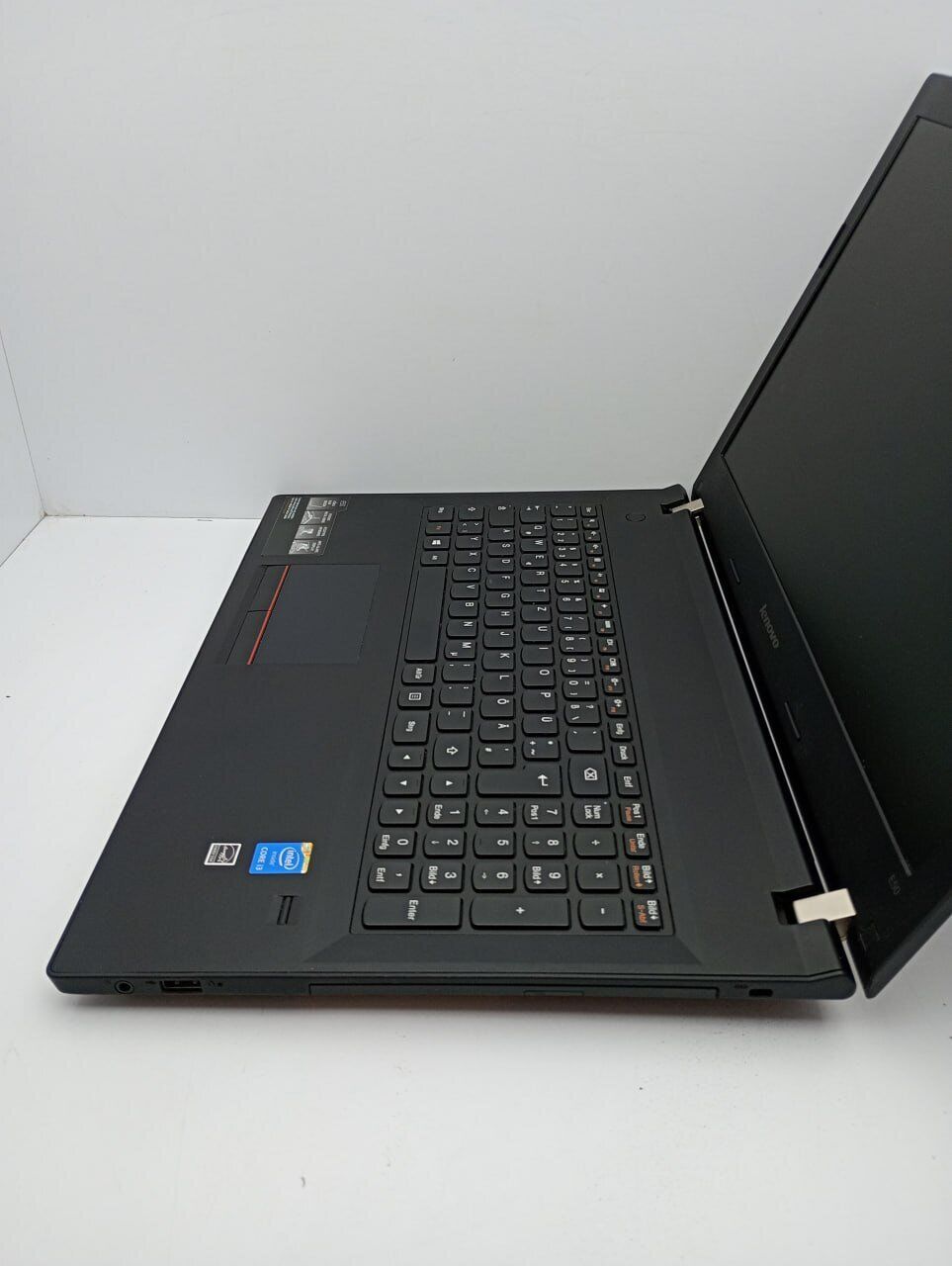 Ноутбук Lenovo E50-80 / 15.6" (1366x768) TN / Intel Core i3-5005U (2 (4) ядра по 2.0 GHz) / 6 GB DDR3 / 500 GB HDD / Intel HD Graphics 5500 / WebCam - Зображення 8