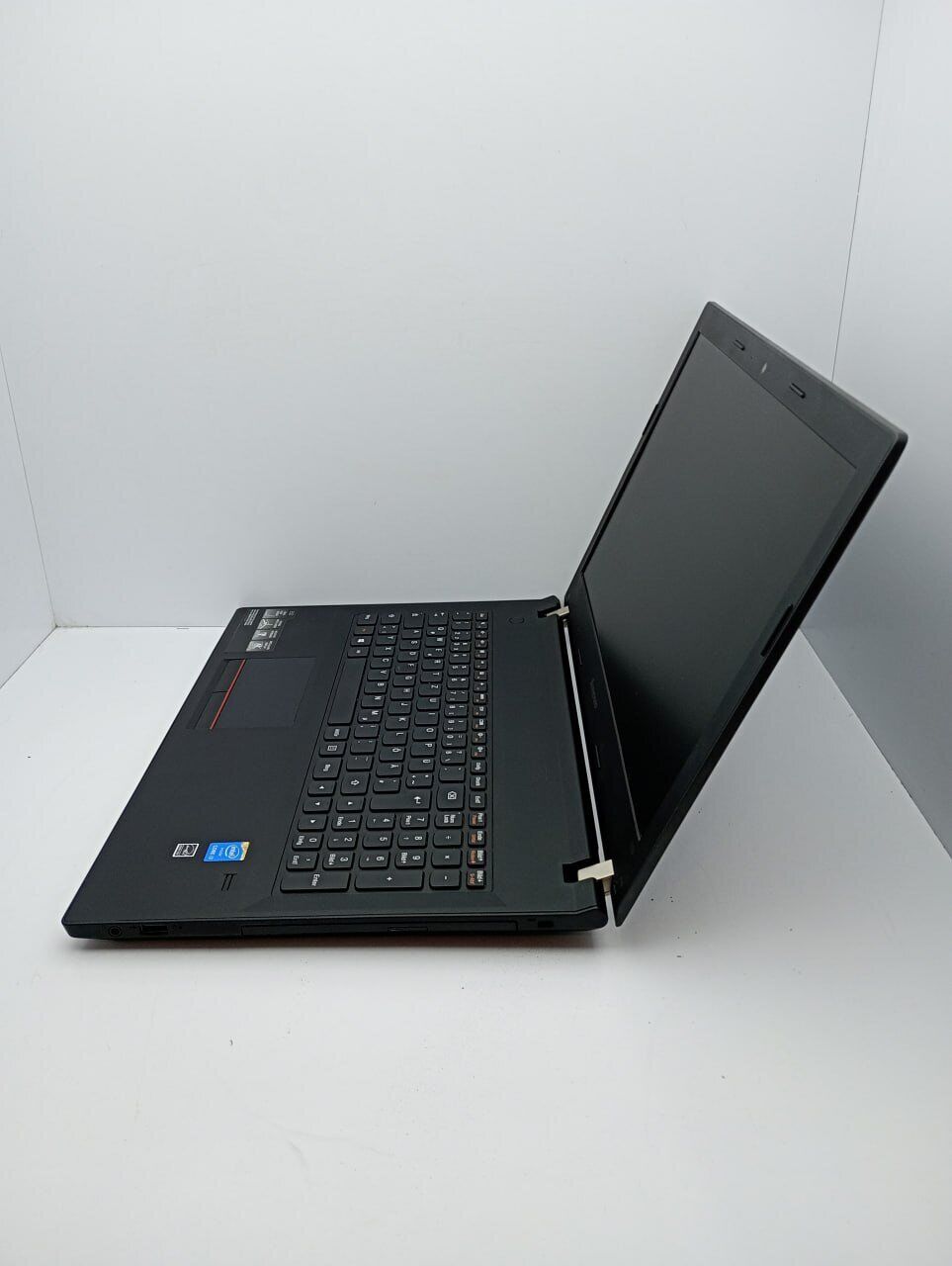Ноутбук Lenovo E50-80 / 15.6" (1366x768) TN / Intel Core i3-5005U (2 (4) ядра по 2.0 GHz) / 6 GB DDR3 / 500 GB HDD / Intel HD Graphics 5500 / WebCam - Зображення 6