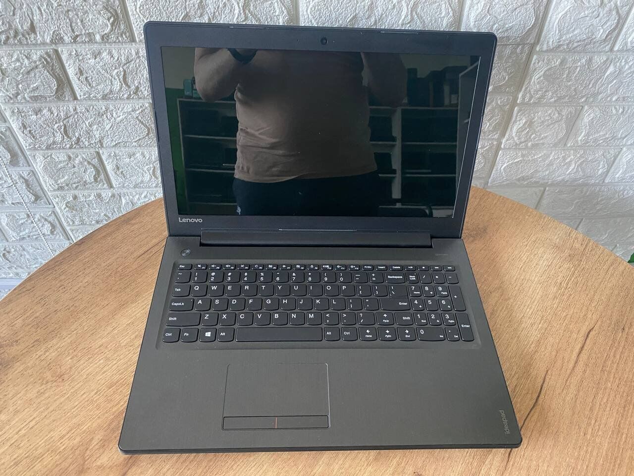 Ноутбук Lenovo IdeaPad 320-15IKB / 15.6" (1366x768) TN / Intel Core i5-7200U (2 (4) ядра по 2.5 - 3.1 GHz) / 8 GB DDR4 / 240 GB SSD / Intel HD Graphics 620 / WebCam / HDMI - Зображення 4