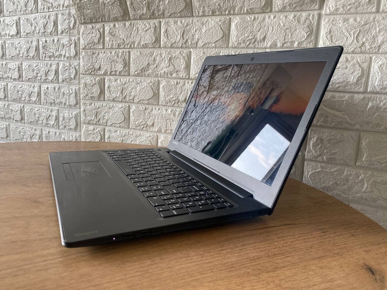 Ноутбук Lenovo IdeaPad 320-15IKB / 15.6" (1366x768) TN / Intel Core i5-7200U (2 (4) ядра по 2.5 - 3.1 GHz) / 8 GB DDR4 / 240 GB SSD / Intel HD Graphics 620 / WebCam / HDMI - Зображення 6