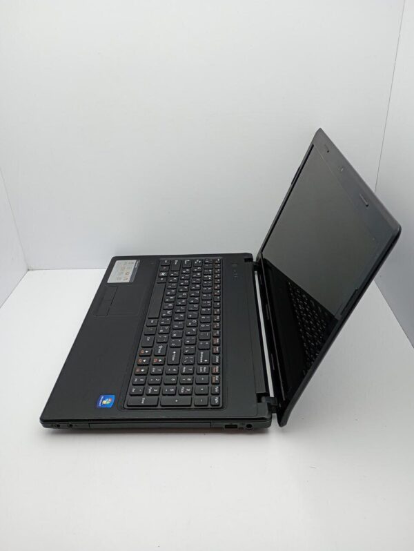 Ноутбук Lenovo IdeaPad G570 / 15.6" (1366x768) TN / Intel Core i3-2330M (2 (4) ядра по 2.2 GHz) / 6 GB DDR3 / 500 GB HDD / Intel HD Graphics / WebCam - Зображення 6