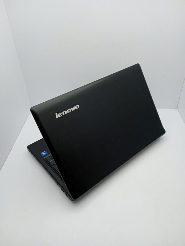 Ноутбук Lenovo IdeaPad G570 / 15.6" (1366x768) TN / Intel Core i3-2330M (2 (4) ядра по 2.2 GHz) / 6 GB DDR3 / 500 GB HDD / Intel HD Graphics / WebCam - Зображення 8