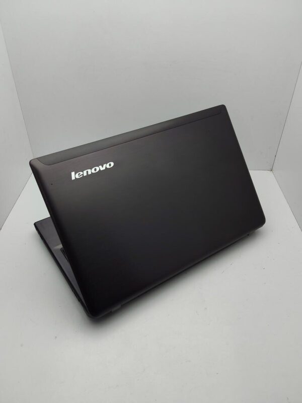 Ноутбук Lenovo IdeaPad Z570 / 15.6" (1366x768) TN / Intel Core i5-2450M (2 (4) ядра по 2.5 - 3.1 GHz) / 6 GB DDR3 / 500 GB HDD / nVidia GeForce GT 540M, 1 GB DDR3, 64-bit / WebCam - Зображення 9