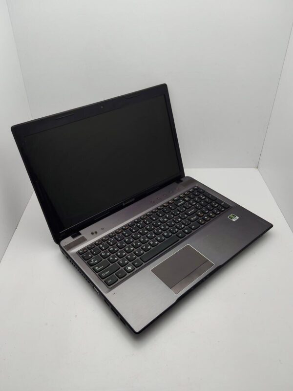 Ноутбук Lenovo IdeaPad Z570 / 15.6" (1366x768) TN / Intel Core i5-2450M (2 (4) ядра по 2.5 - 3.1 GHz) / 6 GB DDR3 / 500 GB HDD / nVidia GeForce GT 540M, 1 GB DDR3, 64-bit / WebCam - Зображення 3