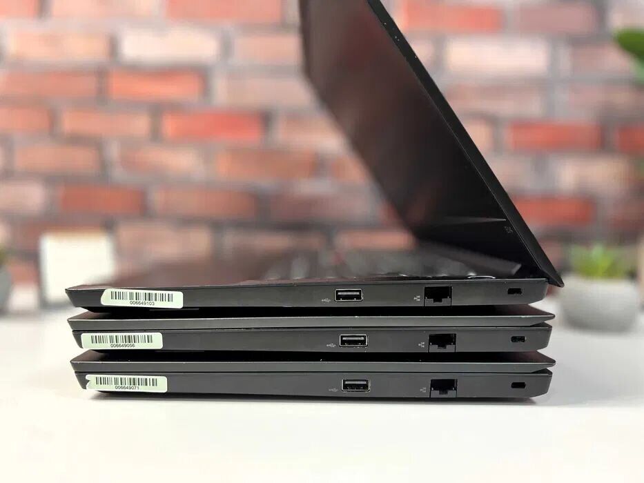 Ноутбук Lenovo ThinkPad E14 / 14" (1920x1080) IPS / Intel Core i5-10210U (4 (8) ядра по 1.6 - 4.2 GHz) / 8 GB DDR4 / 256 GB SSD / Intel UHD Graphics / WebCam / Win 10 Pro - Зображення 5