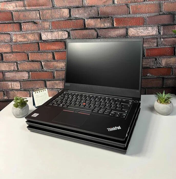 Ноутбук Lenovo ThinkPad E14 / 14" (1920x1080) IPS / Intel Core i5-10210U (4 (8) ядра по 1.6 - 4.2 GHz) / 8 GB DDR4 / 256 GB SSD / Intel UHD Graphics / WebCam / Win 10 Pro - Зображення 3