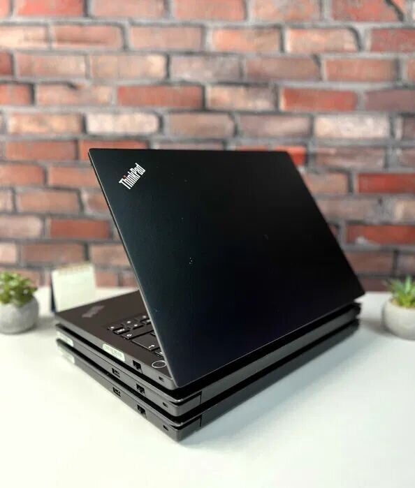 Ноутбук Lenovo ThinkPad E14 / 14" (1920x1080) IPS / Intel Core i5-10210U (4 (8) ядра по 1.6 - 4.2 GHz) / 8 GB DDR4 / 256 GB SSD / Intel UHD Graphics / WebCam / Win 10 Pro - Зображення 6