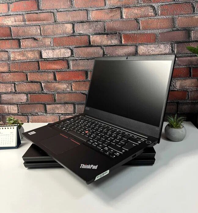 Ноутбук Lenovo ThinkPad E14 / 14" (1920x1080) IPS / Intel Core i5-10210U (4 (8) ядра по 1.6 - 4.2 GHz) / 8 GB DDR4 / 256 GB SSD / Intel UHD Graphics / WebCam / Win 10 Pro - Зображення 8