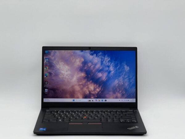 Ноутбук Lenovo ThinkPad E14 Gen 2 / 14" (1920x1080) IPS / Intel Core i5-1135G7 (4 (8) ядра по 2.4 - 4.2 GHz) / 16 GB DDR4 / 240 GB SSD / Intel Iris Xe Graphics / WebCam - Зображення 2