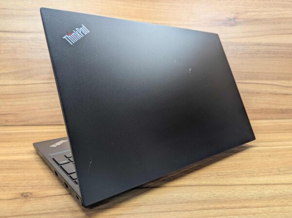 Ноутбук Lenovo ThinkPad E15 / 15.6" (1920x1080) IPS / Intel Core i7-10510U (4 (8) ядра по 1.8 - 4.9 GHz) / 16 GB DDR4 / 512 GB SSD / Intel UHD Graphics / WebCam / Windows 10 - Зображення 6