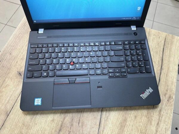 Ноутбук Lenovo ThinkPad E560 / 15.6" (1366x768) TN / Intel Core i5-6200U (2 (4) ядра по 2.3 - 2.8 GHz) / 8 GB DDR4 / 500 GB HDD / Intel HD Graphics 520 / WebCam / HDMI - Зображення 3