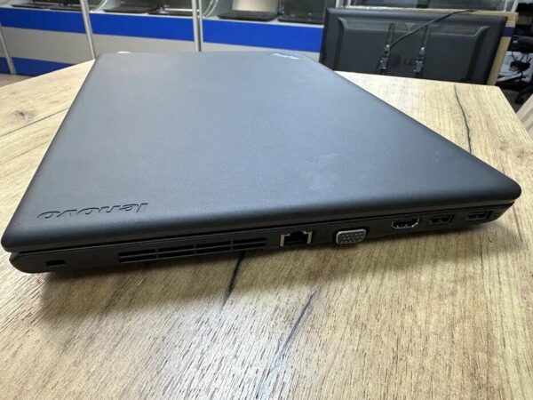 Ноутбук Lenovo ThinkPad E560 / 15.6" (1366x768) TN / Intel Core i5-6200U (2 (4) ядра по 2.3 - 2.8 GHz) / 8 GB DDR4 / 500 GB HDD / Intel HD Graphics 520 / WebCam / HDMI - Зображення 6