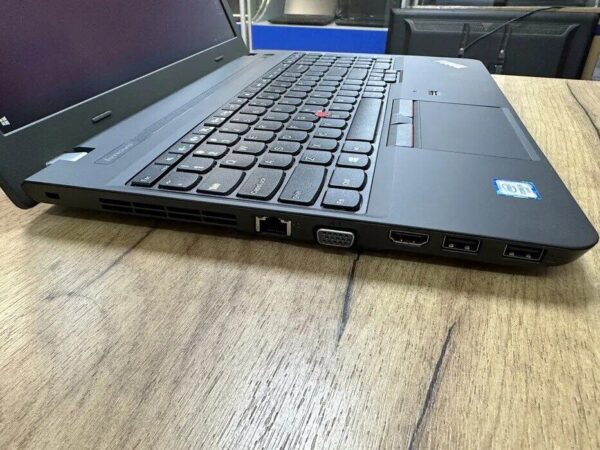 Ноутбук Lenovo ThinkPad E560 / 15.6" (1366x768) TN / Intel Core i5-6200U (2 (4) ядра по 2.3 - 2.8 GHz) / 8 GB DDR4 / 500 GB HDD / Intel HD Graphics 520 / WebCam / HDMI - Зображення 4