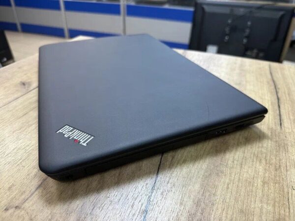 Ноутбук Lenovo ThinkPad E560 / 15.6" (1366x768) TN / Intel Core i5-6200U (2 (4) ядра по 2.3 - 2.8 GHz) / 8 GB DDR4 / 500 GB HDD / Intel HD Graphics 520 / WebCam / HDMI - Зображення 7