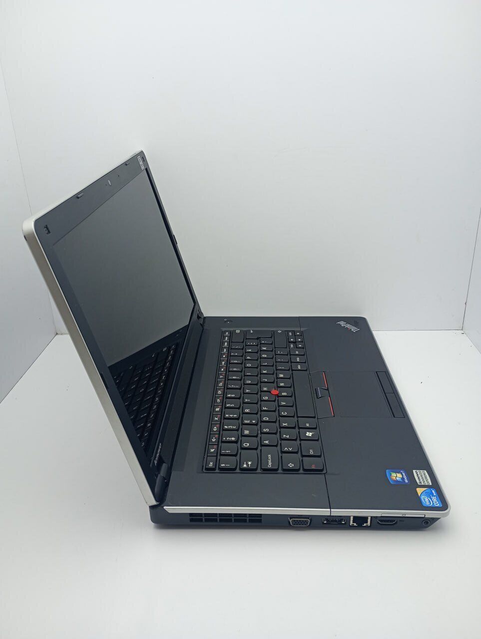 Ноутбук Lenovo ThinkPad Edge 15 / 15.6" (1366x768) TN / Intel Core i3-380M (2(4) ядра по 2.53 GHz) / 6 GB DDR3 / 320 GB HDD / Intel HD Graphics / WebCam - Зображення 5