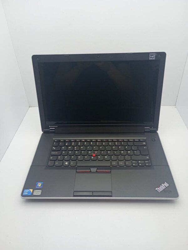 Ноутбук Lenovo ThinkPad Edge 15 / 15.6" (1366x768) TN / Intel Core i3-380M (2(4) ядра по 2.53 GHz) / 6 GB DDR3 / 320 GB HDD / Intel HD Graphics / WebCam - Зображення 2