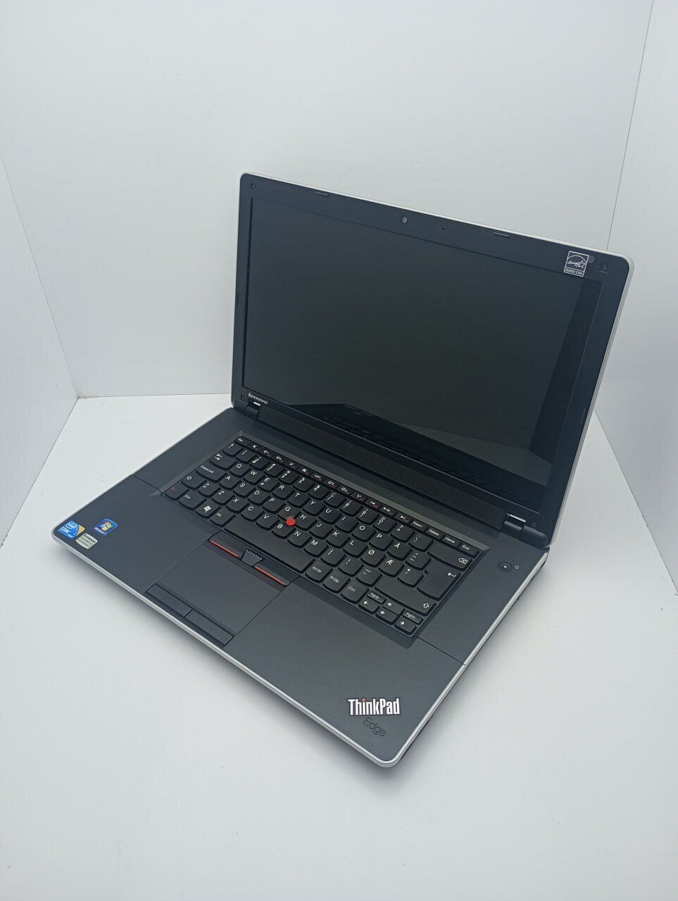Ноутбук Lenovo ThinkPad Edge 15 / 15.6" (1366x768) TN / Intel Core i3-380M (2(4) ядра по 2.53 GHz) / 6 GB DDR3 / 320 GB HDD / Intel HD Graphics / WebCam - Зображення 4