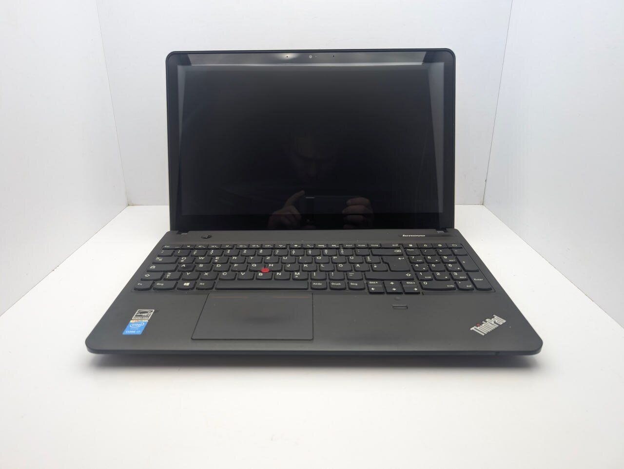 Ноутбук Lenovo ThinkPad Edge E540 / 15.6" (1366x768) TN Touch / Intel Core i7-4712MQ (4 (8) ядра по 2.3 - 3.3 GHz) / 8 GB DDR3 / 256 GB SSD / Intel HD Graphics 4600 / WebCam - Зображення 2