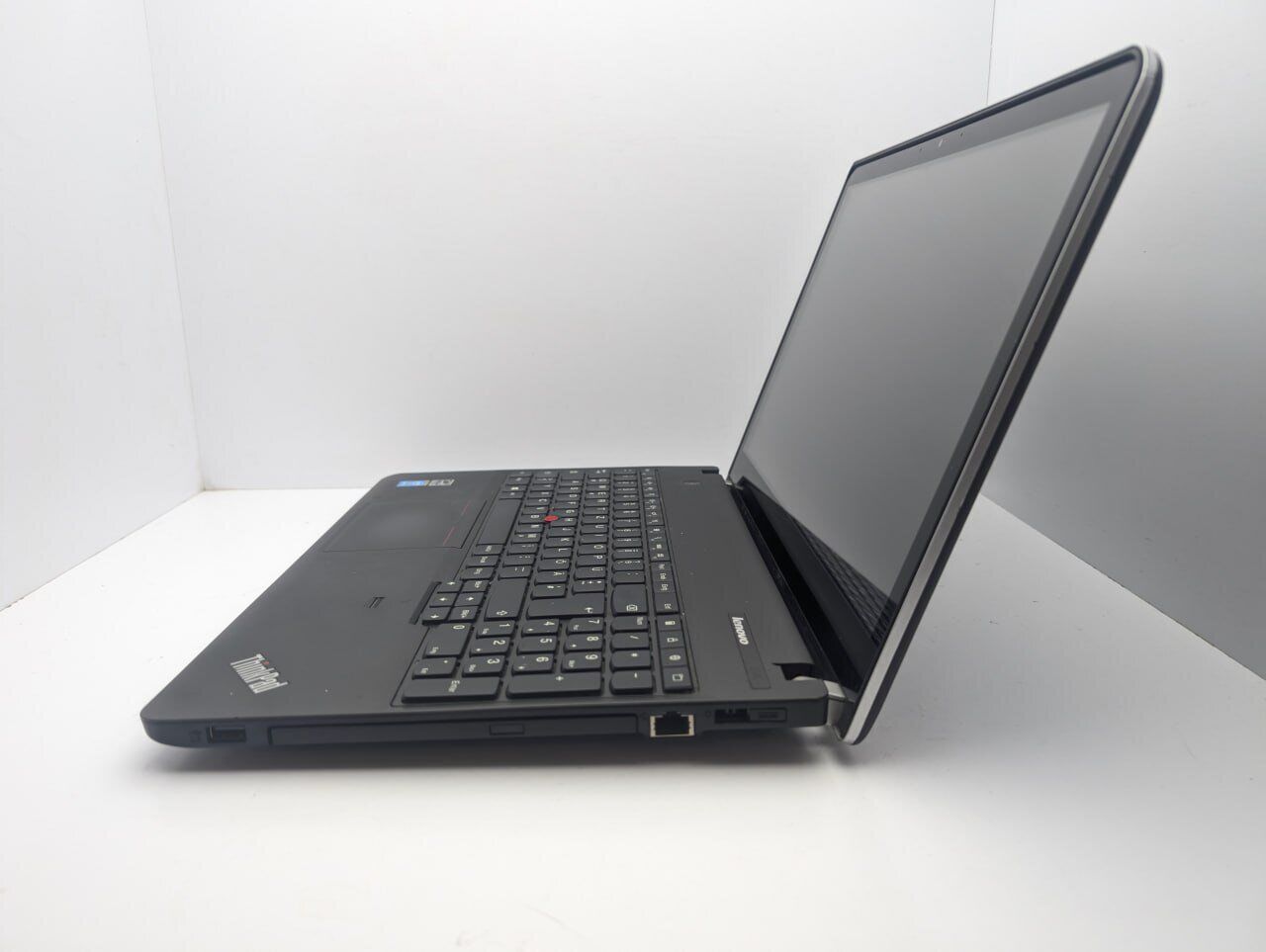 Ноутбук Lenovo ThinkPad Edge E540 / 15.6" (1366x768) TN Touch / Intel Core i7-4712MQ (4 (8) ядра по 2.3 - 3.3 GHz) / 8 GB DDR3 / 256 GB SSD / Intel HD Graphics 4600 / WebCam - Зображення 6