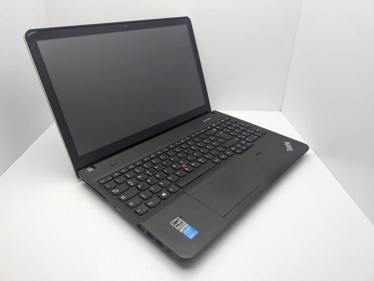 Ноутбук Lenovo ThinkPad Edge E540 / 15.6" (1366x768) TN Touch / Intel Core i7-4712MQ (4 (8) ядра по 2.3 - 3.3 GHz) / 8 GB DDR3 / 256 GB SSD / Intel HD Graphics 4600 / WebCam - Зображення 3