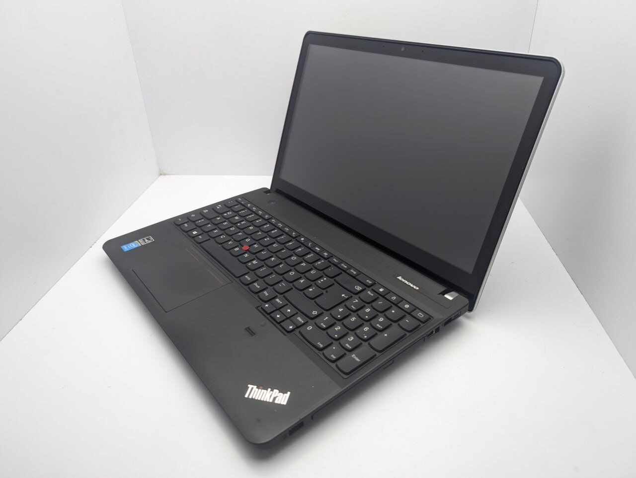 Ноутбук Lenovo ThinkPad Edge E540 / 15.6" (1366x768) TN Touch / Intel Core i7-4712MQ (4 (8) ядра по 2.3 - 3.3 GHz) / 8 GB DDR3 / 256 GB SSD / Intel HD Graphics 4600 / WebCam - Зображення 4