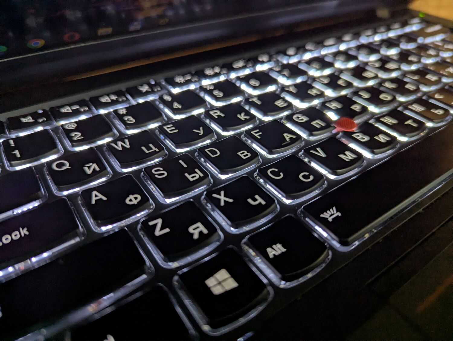 Ноутбук Lenovo ThinkPad T440s / 14" (1920x1080) IPS / Intel Core i7-4600U (2 (4) ядра по 2.1 - 3.3 GHz) / 8 GB DDR3 / 256 GB SSD / Intel HD Graphics 4400 / WebCam / TouchID / Windows 10 - Зображення 6