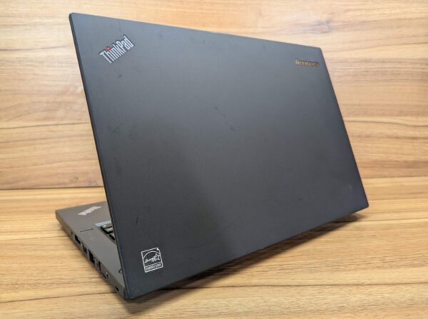 Ноутбук Lenovo ThinkPad T450 / 14" (1366x768) TN / Intel Core i5-5200U (2 (4) ядра по 2.2 - 2.7 GHz) / 8 GB DDR3 / 256 GB SSD / Intel HD Graphics 5500 / WebCam / Fingerprint / Windows 10 - Зображення 6