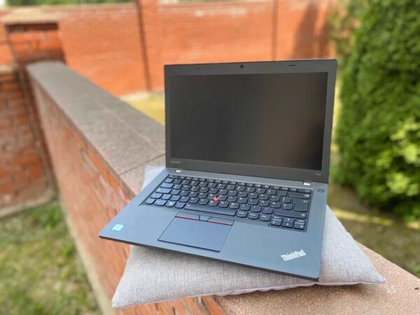 Ноутбук Lenovo ThinkPad T460 / 14" (1920x1080) IPS / Intel Core i5-6300U (2 (4) ядра по 2.4 - 3.0 GHz) / 8 GB DDR3 / 128 GB SSD / Intel HD Graphics 520 / WebCam / HDMI / Windows 10 - Зображення 2