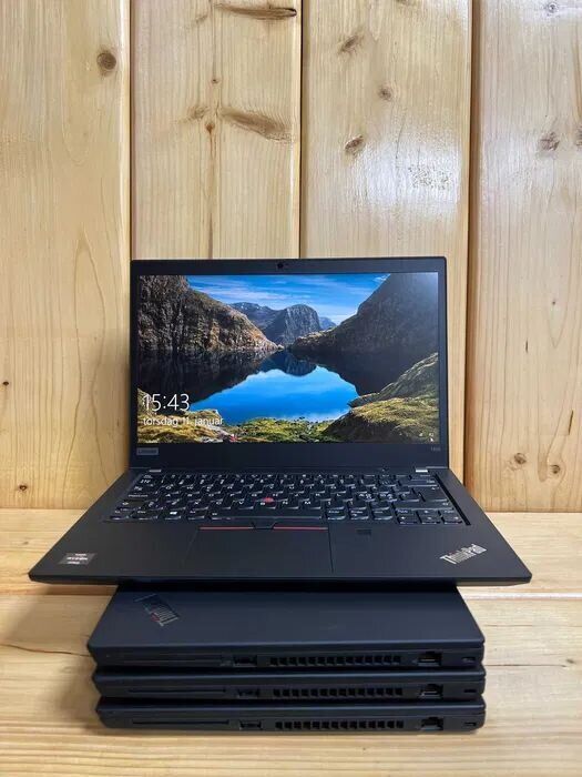 Ноутбук Lenovo ThinkPad T495 / 14" (1920x1080) IPS / AMD Ryzen 5 PRO 3500U (4 (8) ядра по 2.1 - 3.7 GHz) / 16 GB DDR4 / 256 GB SSD M.2 / AMD Radeon RX Vega 8 Graphics / WebCam - Зображення 2