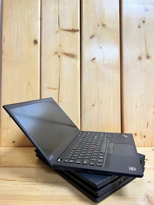 Ноутбук Lenovo ThinkPad T495 / 14" (1920x1080) IPS / AMD Ryzen 5 PRO 3500U (4 (8) ядра по 2.1 - 3.7 GHz) / 16 GB DDR4 / 256 GB SSD M.2 / AMD Radeon RX Vega 8 Graphics / WebCam - Зображення 5